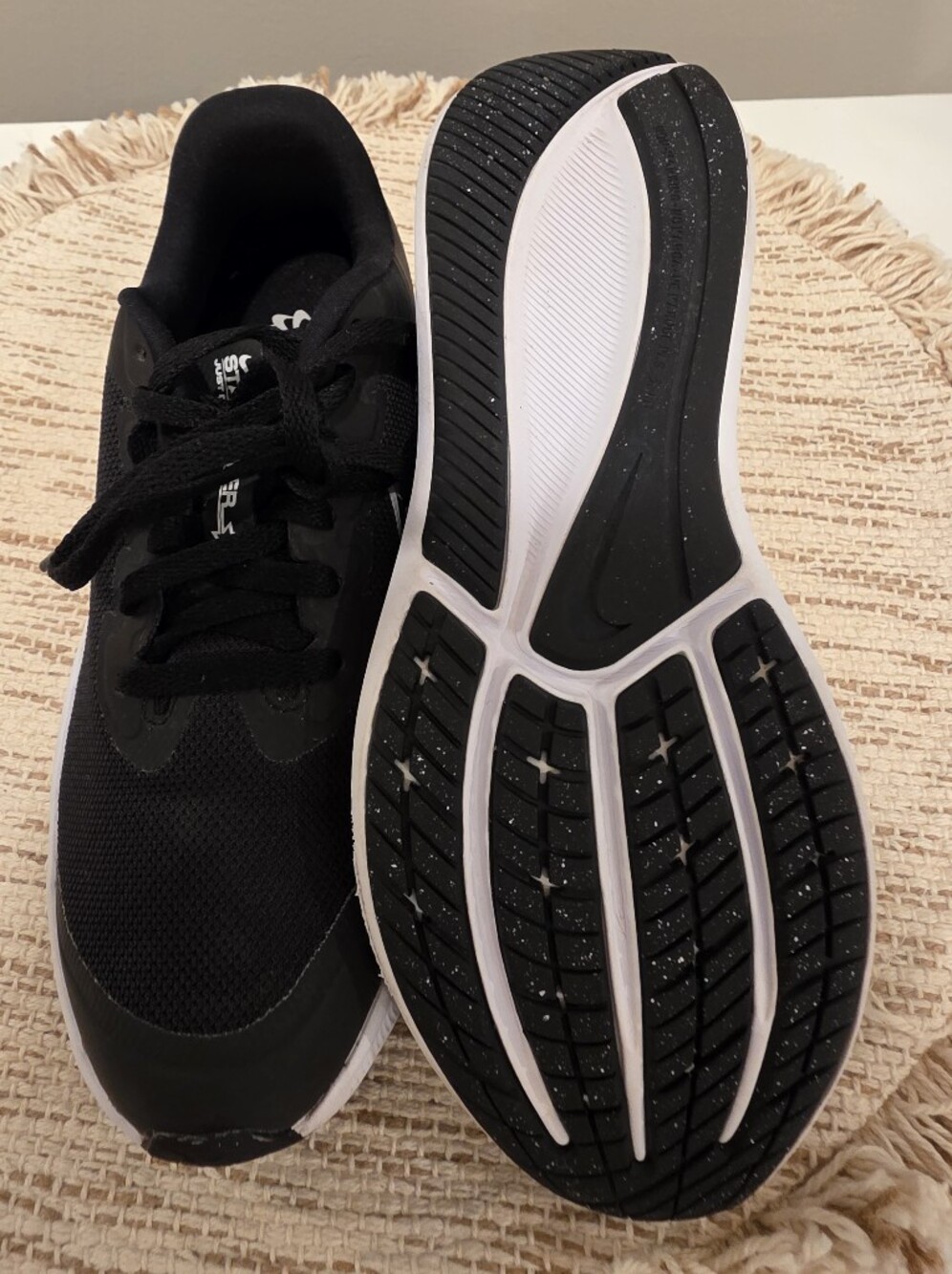 Nike Kids Boys Youth Size 4Y Black Star Runner Running Shoes - Athletic Sneakers - Picture 3 of 6